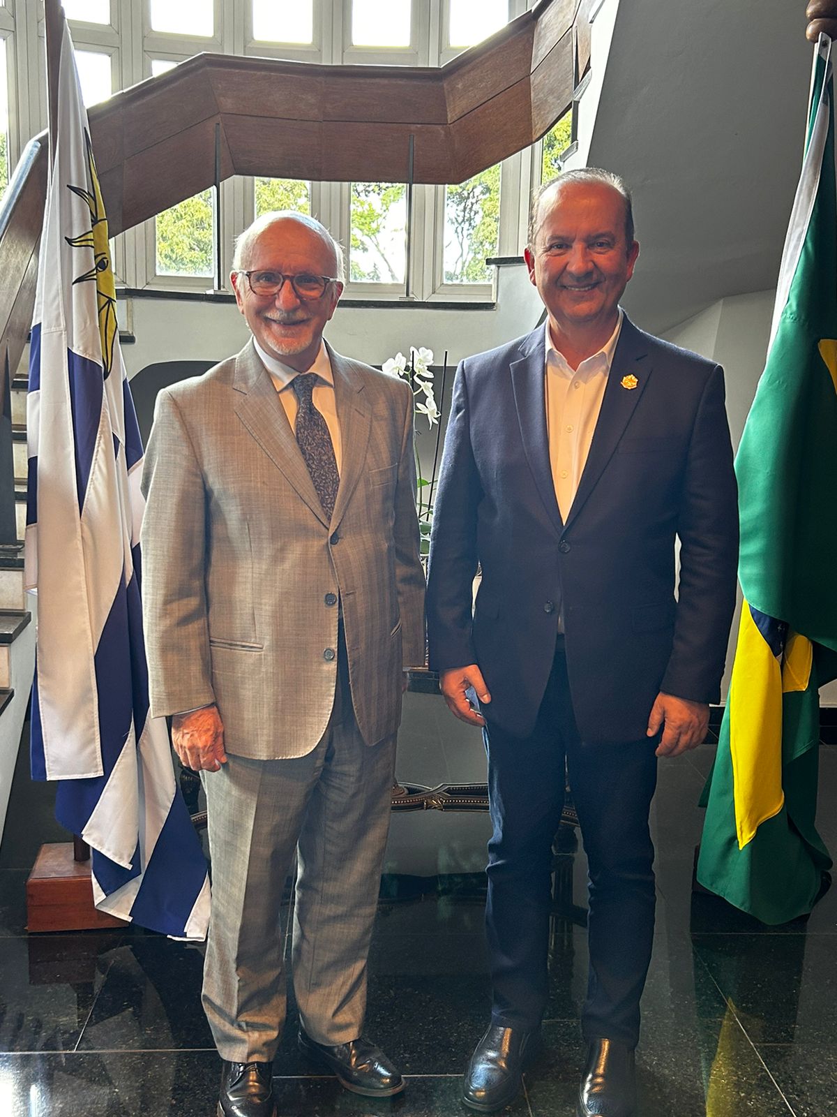 Governador Jorginho Mello visita Embaixada do Uruguai